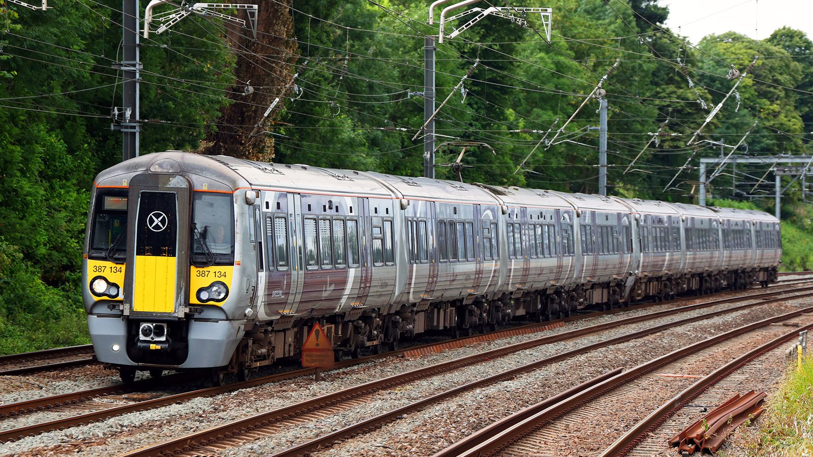 A Heathrow Express Class 387 train in the current livery
